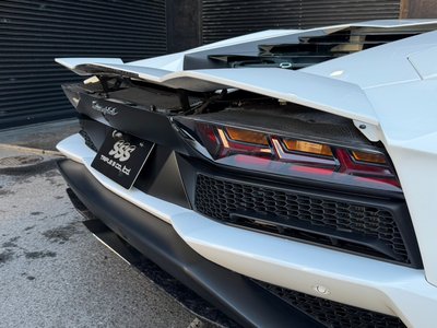 LAMBORGHINI AVENTADOR - 4