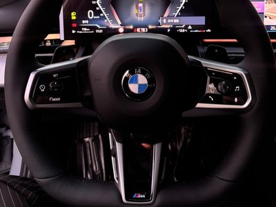 صورة 8 لـ 2025 BMW 5 SERIES