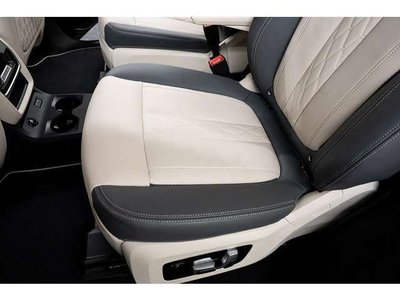 2023 BMW X7 — миниатюра 40
