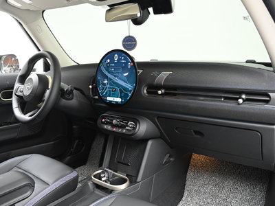 2025 MINI COOPER C photo 4