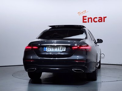 صورة 4 لـ 2023 Mercedes-BENZ E-CLASS