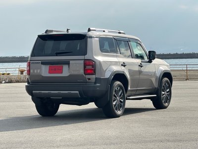 TOYOTA LAND CRUISER 250 - 10