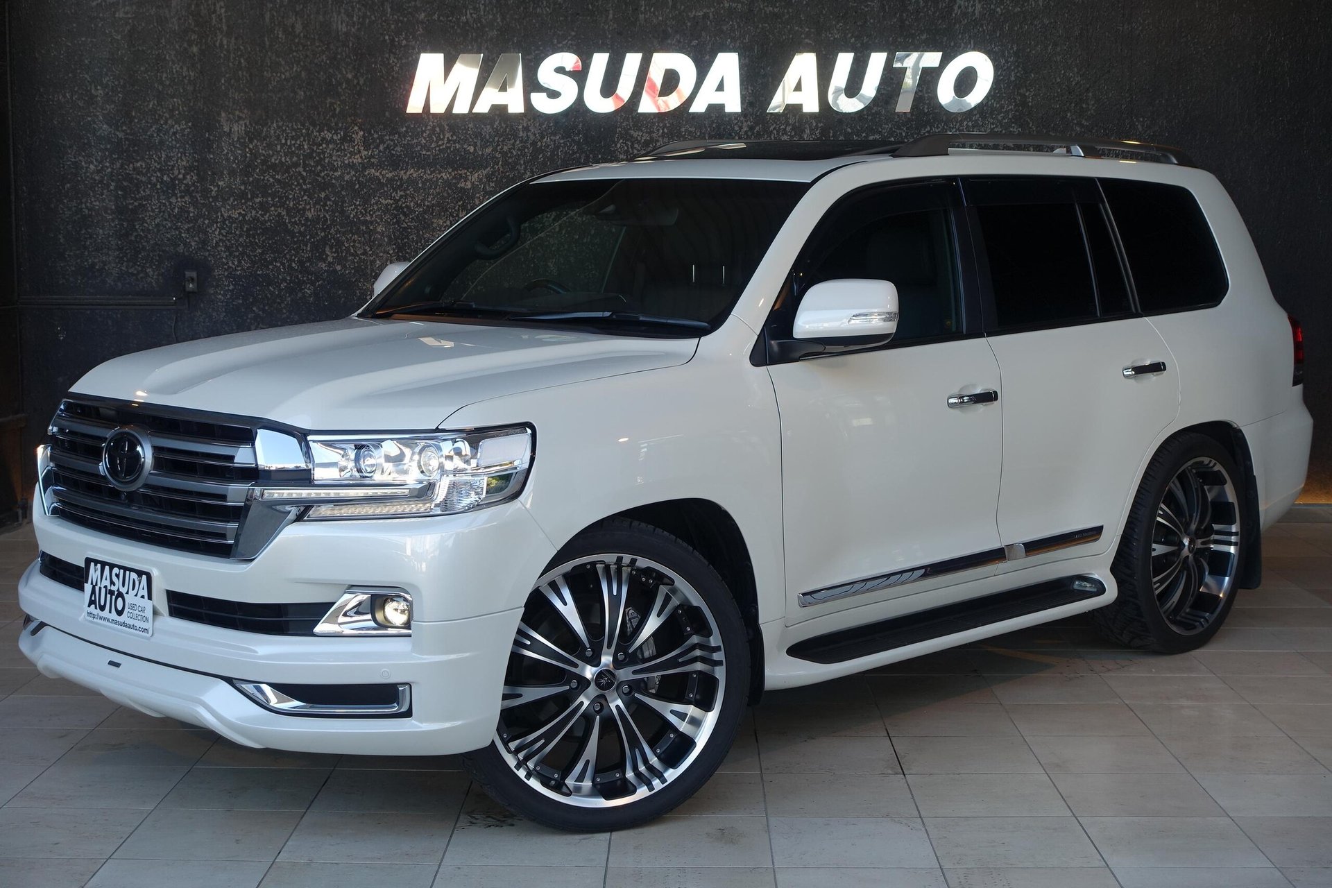 TOYOTA LAND CRUISER 200 - View 1