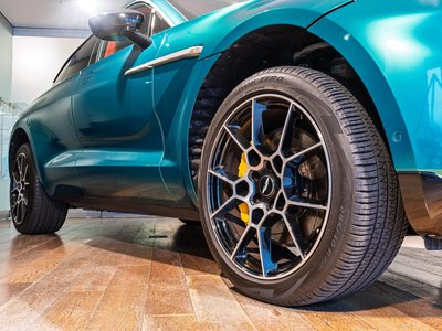 ASTON MARTIN DBX - 9