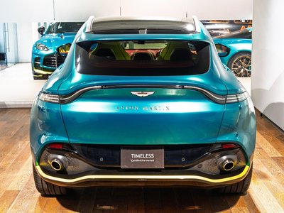 ASTON MARTIN DBX - 8