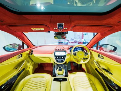 ASTON MARTIN DBX - 2