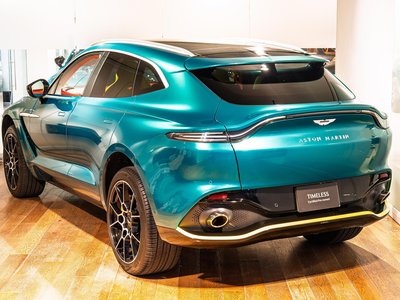 ASTON MARTIN DBX - 3