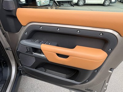 LAND ROVER DEFENDER - 5