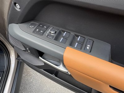 LAND ROVER DEFENDER - 6