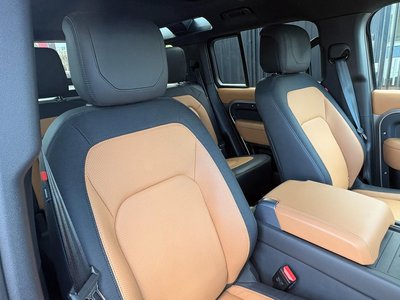 LAND ROVER DEFENDER - 7