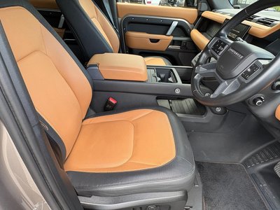 LAND ROVER DEFENDER - 8