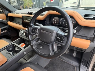 LAND ROVER DEFENDER - 9