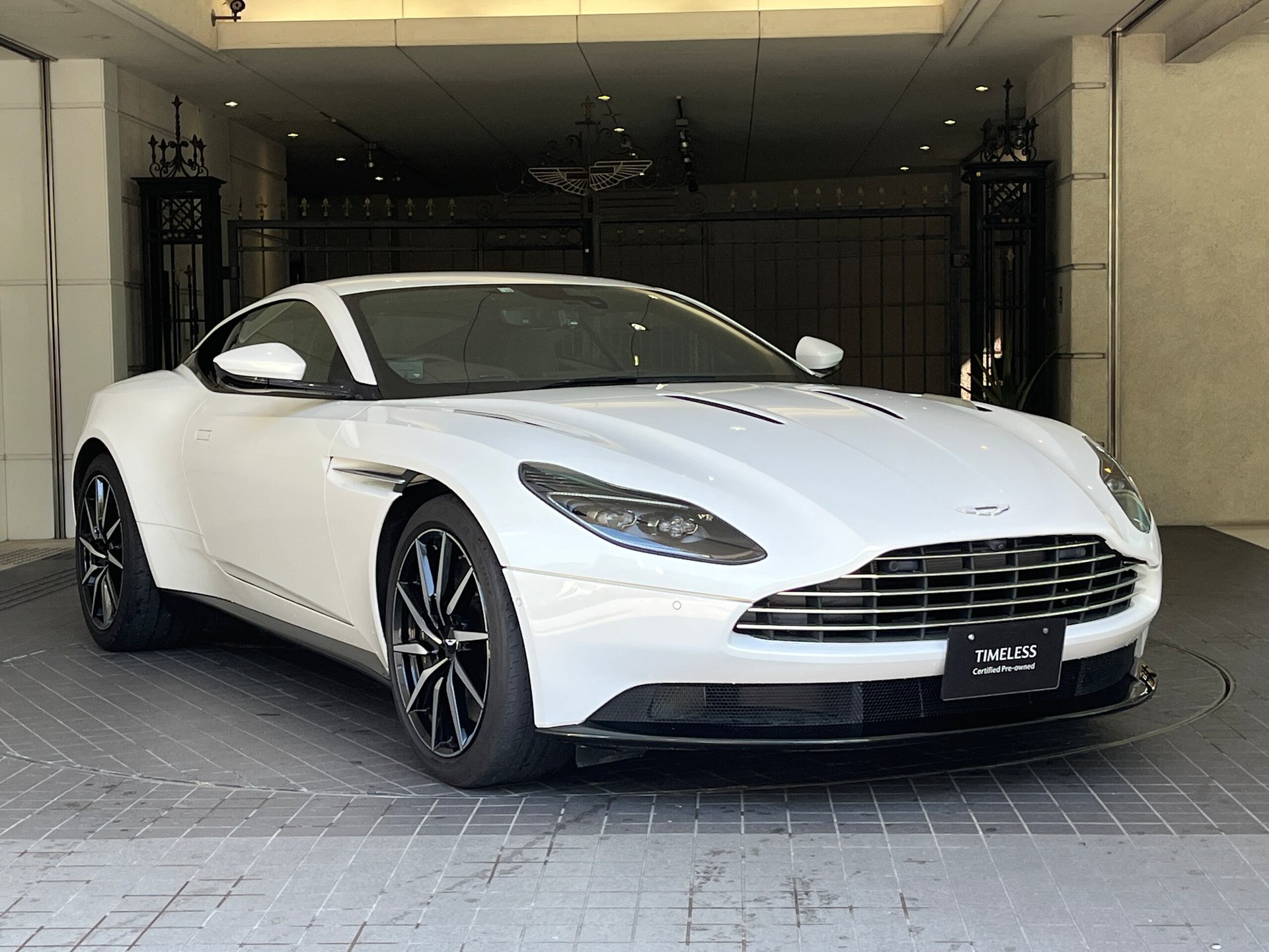 ASTON MARTIN DB11 - View 1