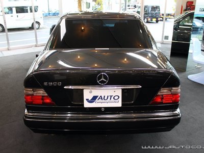MERCEDES-BENZ E-CLASS - 4