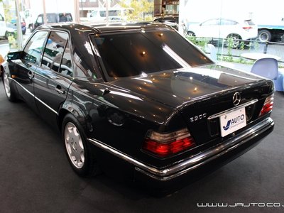 MERCEDES-BENZ E-CLASS - 3