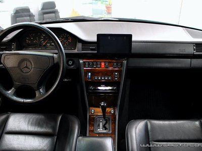 MERCEDES-BENZ E-CLASS - 8