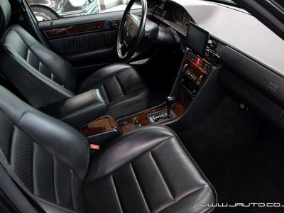 MERCEDES-BENZ E-CLASS - 9