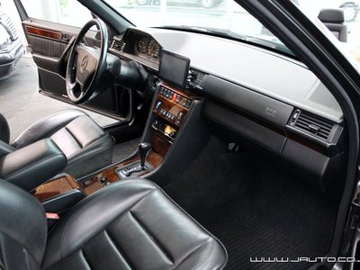 MERCEDES-BENZ E-CLASS - 10