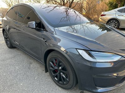TESLA MODEL X - 1