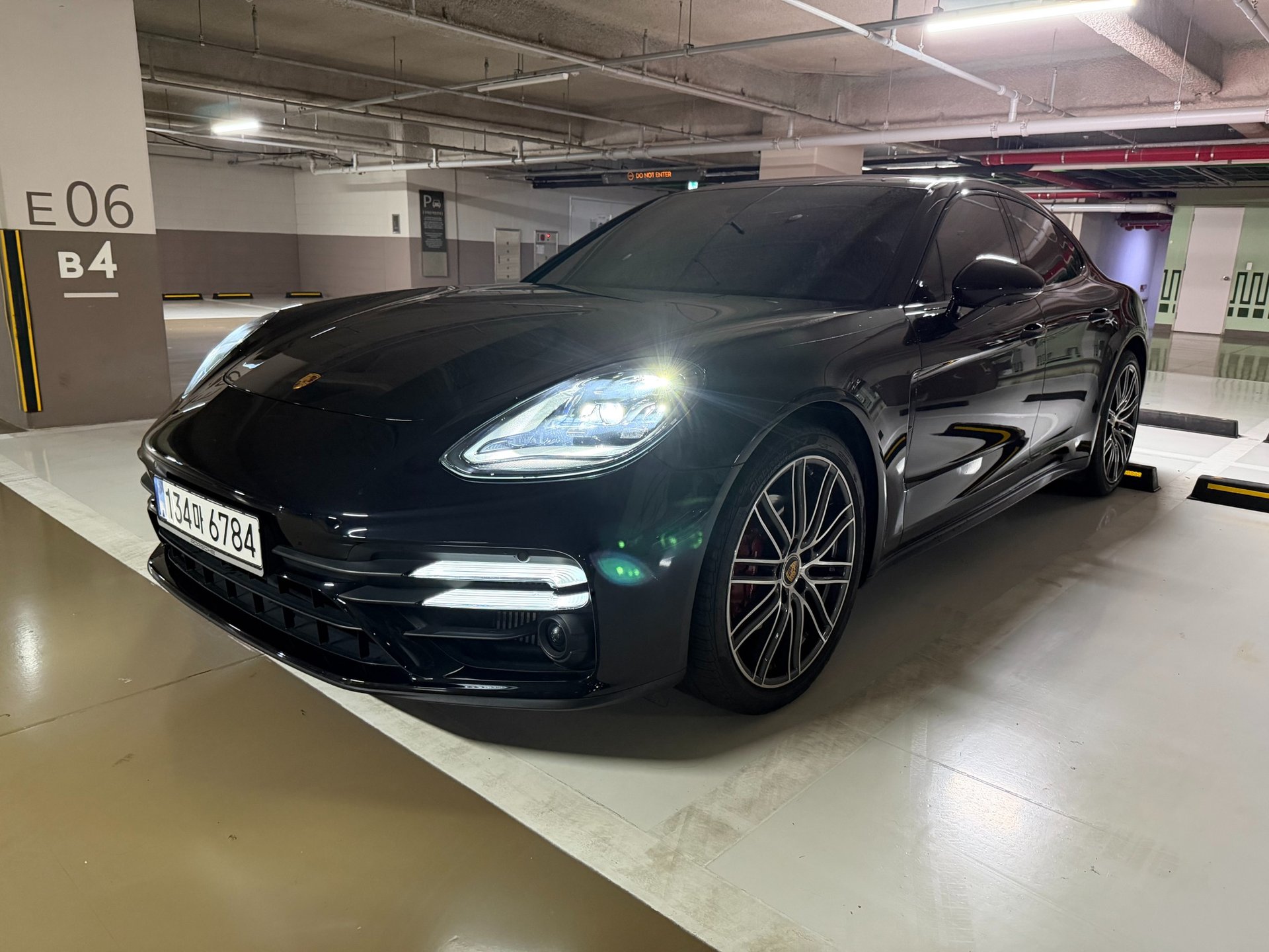 PORSCHE PANAMERA - View 1