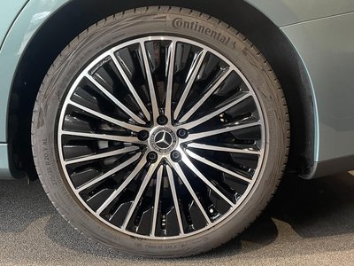 MERCEDES-BENZ E-CLASS - 4