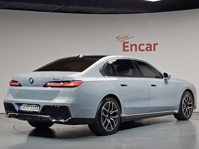 BMW 7 SERIES - 2