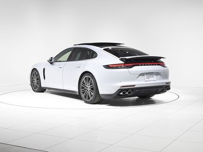 صورة 8 لـ 2021 Porsche PANAMERA