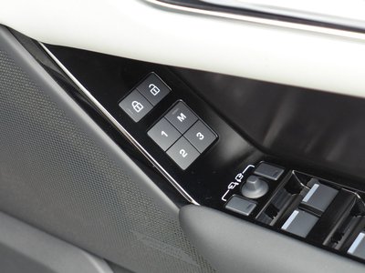 2025 LAND Rover RANGE ROVER VELAR 缩略图 30