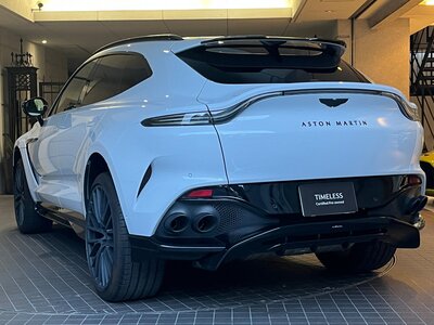 ASTON MARTIN DBX - 5