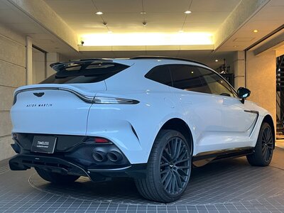 ASTON MARTIN DBX - 3
