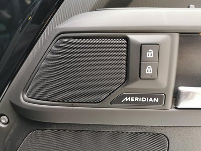 LAND ROVER DEFENDER - 10