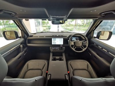 LAND ROVER DEFENDER - 4