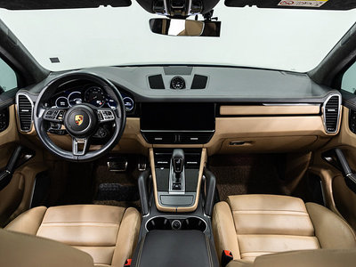2022 Porsche CAYENNE photo 5