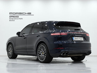 2022 Porsche CAYENNE photo 4