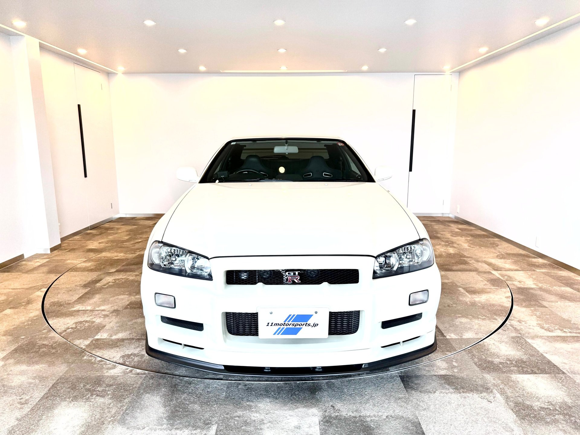 NISSAN SKYLINE GT-R - View 1