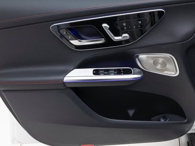 2025 Mercedes-BENZ GLC — миниатюра 15