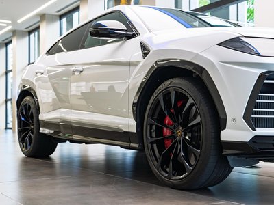 LAMBORGHINI URUS - 10