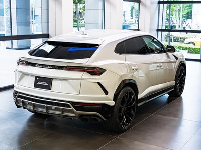 LAMBORGHINI URUS - 5