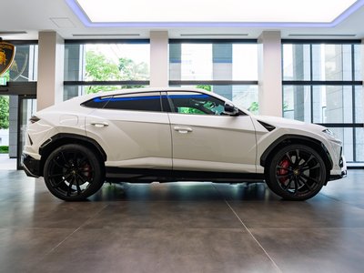 LAMBORGHINI URUS - 9