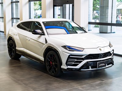 LAMBORGHINI URUS - 1