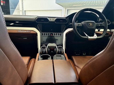 LAMBORGHINI URUS - 7