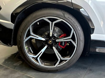 LAMBORGHINI URUS - 8
