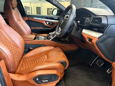 LAMBORGHINI URUS - 6