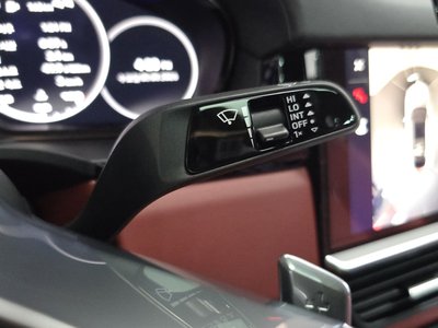 2022 Porsche CAYENNE — миниатюра 30
