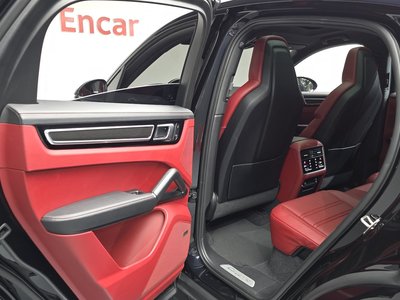 2022 Porsche CAYENNE — миниатюра 16