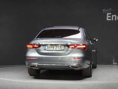 MERCEDES-BENZ E-CLASS - 4