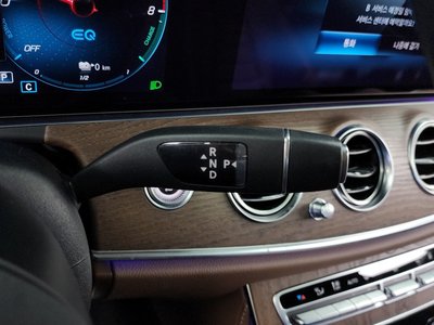 MERCEDES-BENZ E-CLASS - 9