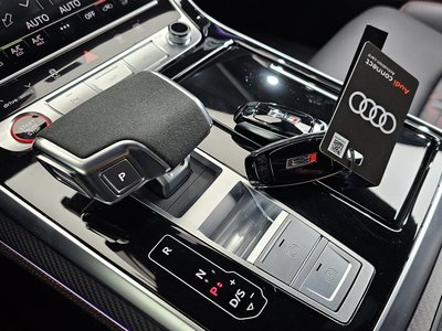 صورة 9 لـ 2025 AUDI RS Q8