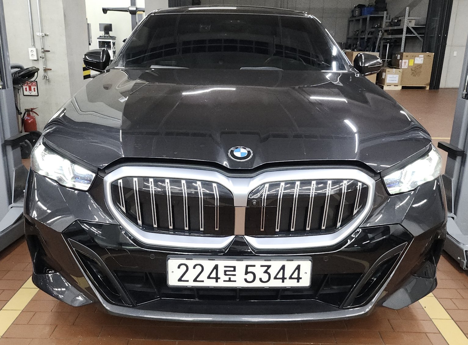 BMW 5 SERIES - View 1