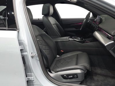 2025 BMW 5 SERIES — миниатюра 12